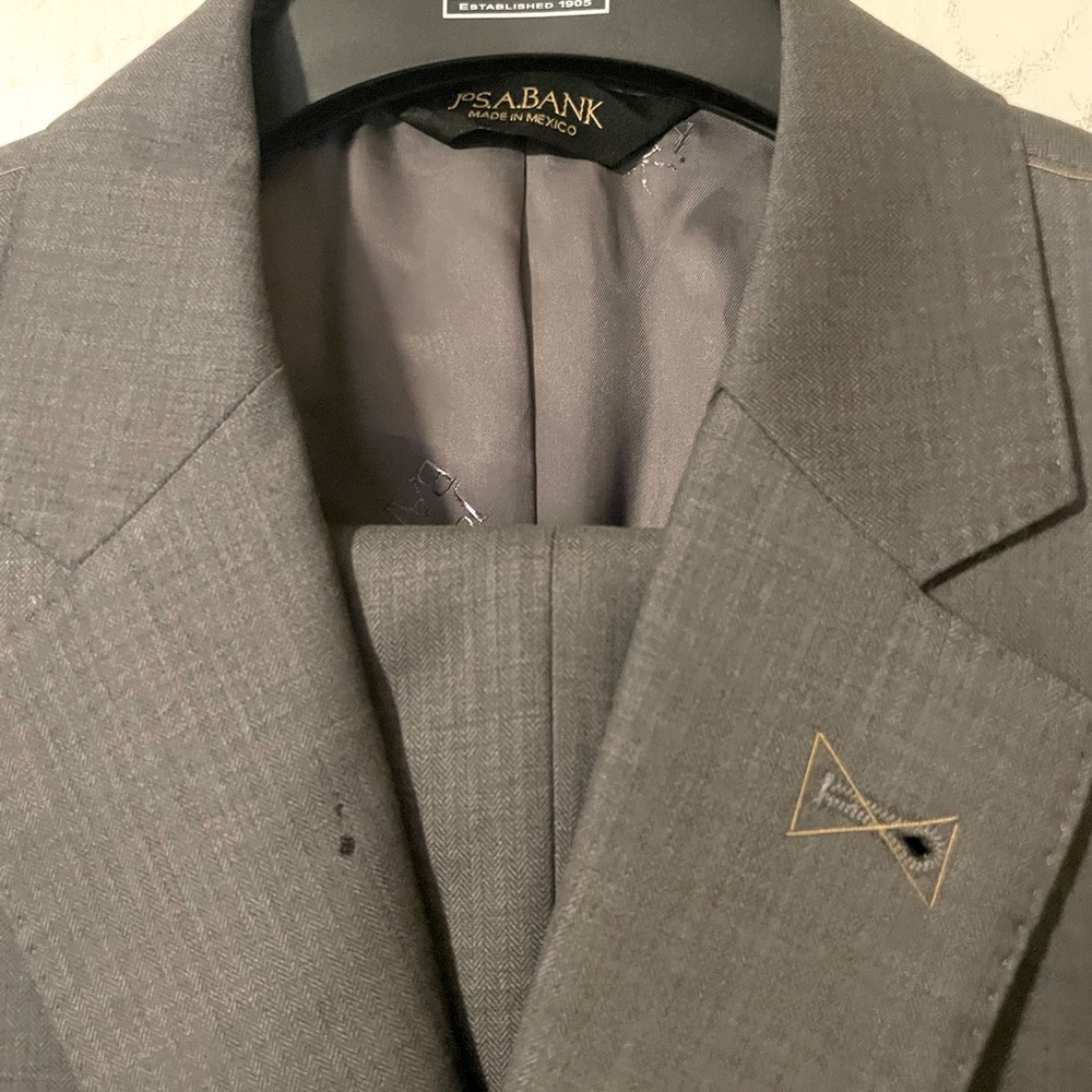 40 reg fitted suit with 34 waist pants